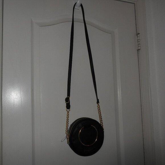 MARC NEW YORK ROUND CROSSBODY/SHOULDER BAG BLK & GOLD TONE HARDWARE FAUX LEATHER - Picture 2 of 16